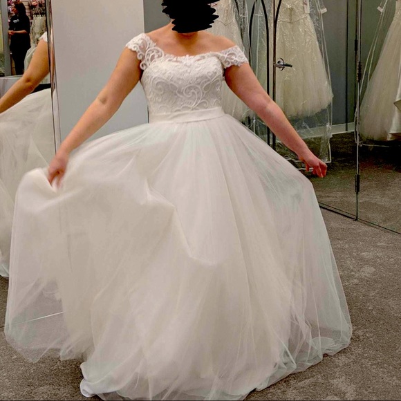 David’s Bridal Tulle Wedding Dress with Lace Illusion Neckline - Picture 14 of 14